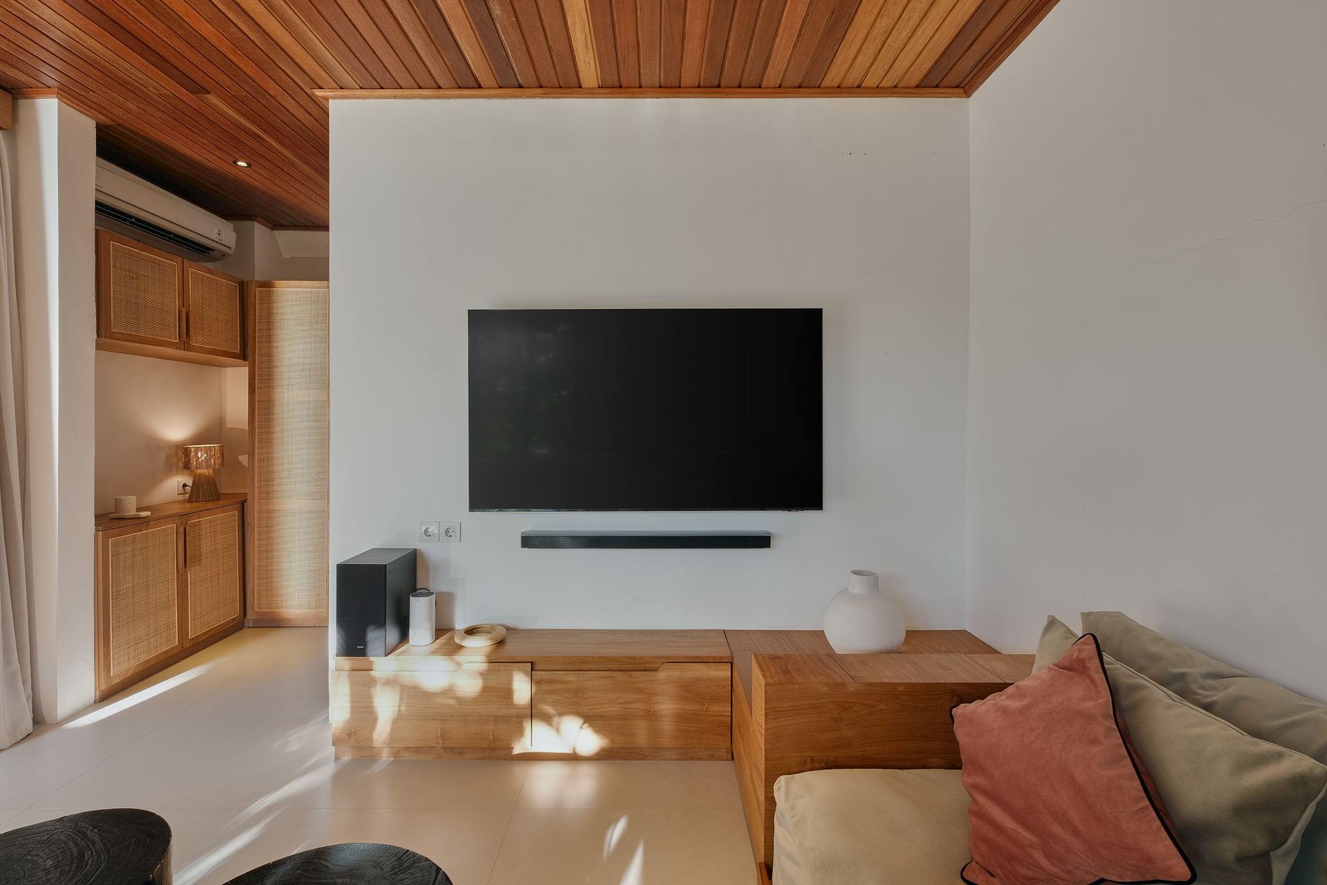 tv-room-villa-bali-manis-4.jpg
